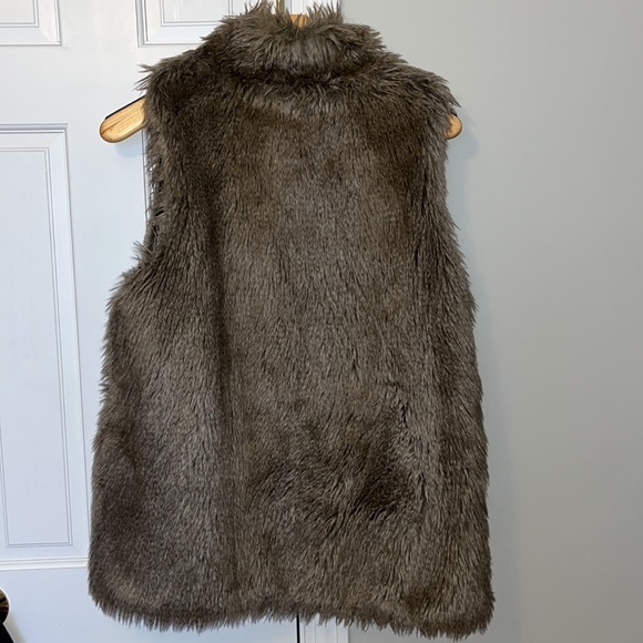 Reversible Fur Sweater Vest - Picture 4 of 8
